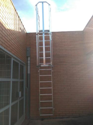 escaleras de seguridad en altura